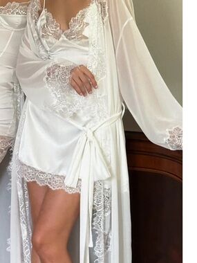Cherie Attire Beulah bridal robe